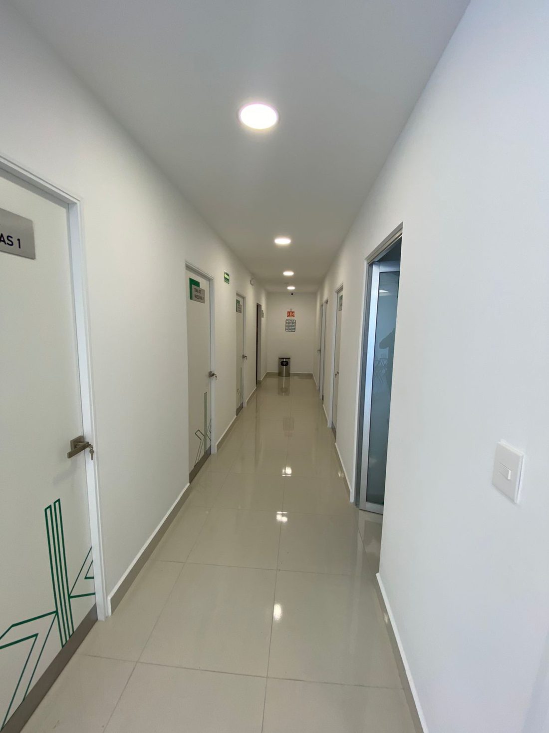 Exakta Cementera: Pasillo de consultorios